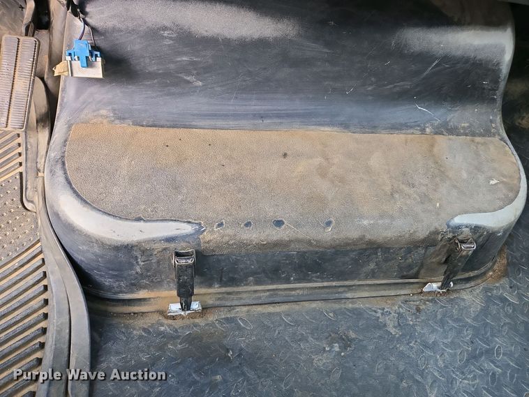 image for item EC0957 2003 GMC 5500 flatbed truck