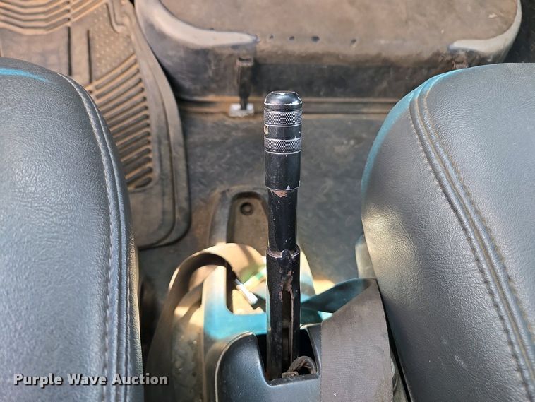 image for item EC0957 2003 GMC 5500 flatbed truck