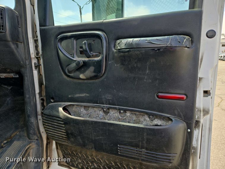 image for item EC0957 2003 GMC 5500 flatbed truck