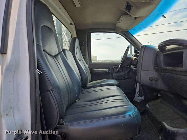 image for item EC0957 2003 GMC 5500 flatbed truck