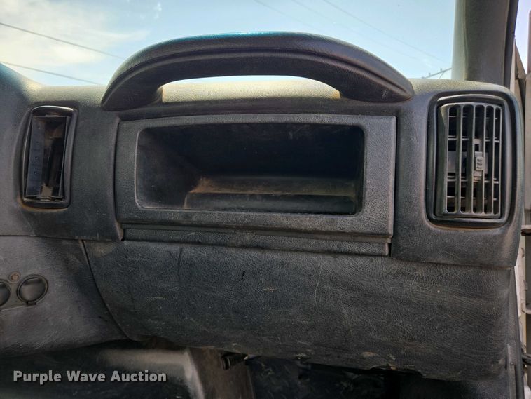 image for item EC0957 2003 GMC 5500 flatbed truck