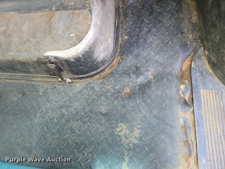 image for item EC0957 2003 GMC 5500 flatbed truck