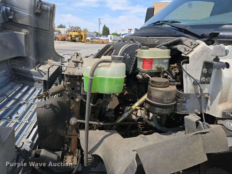 image for item EC0957 2003 GMC 5500 flatbed truck