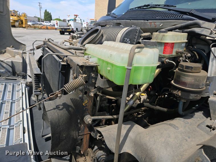 image for item EC0957 2003 GMC 5500 flatbed truck