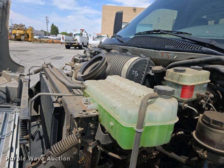 image for item EC0957 2003 GMC 5500 flatbed truck