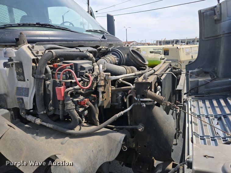 image for item EC0957 2003 GMC 5500 flatbed truck