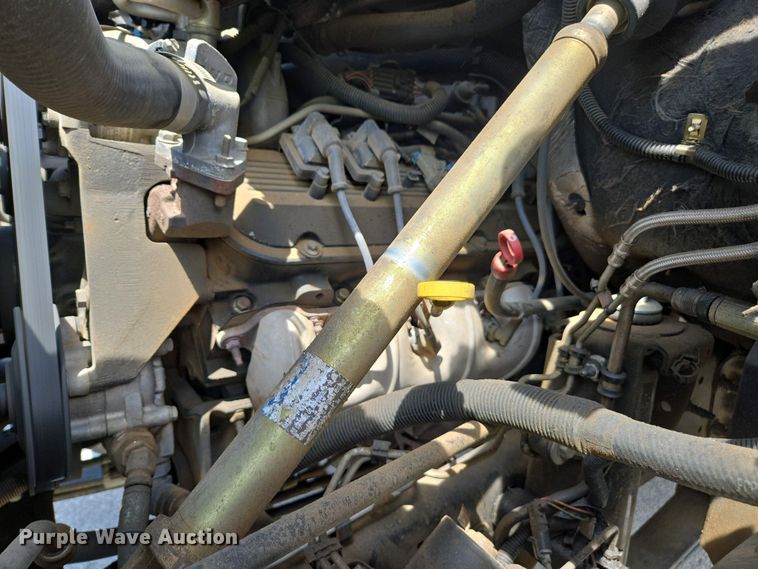 image for item EC0957 2003 GMC 5500 flatbed truck