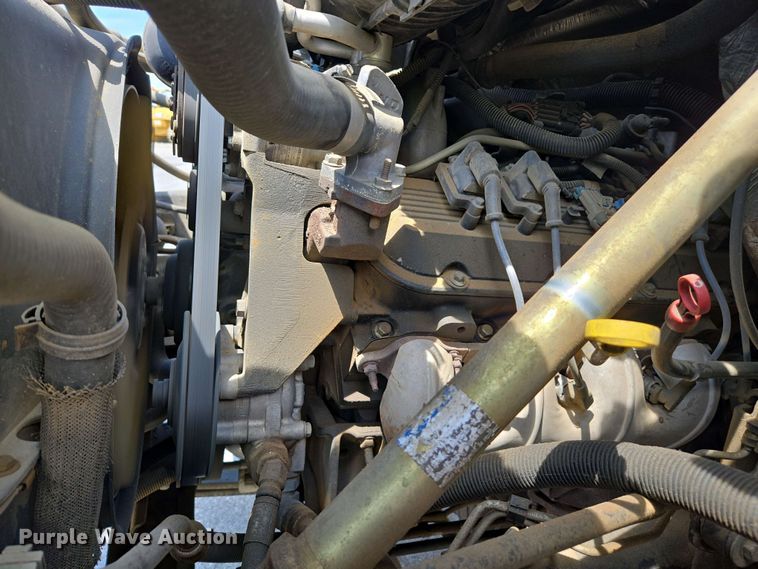 image for item EC0957 2003 GMC 5500 flatbed truck