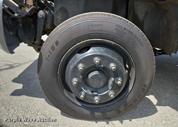 image for item EC0957 2003 GMC 5500 flatbed truck