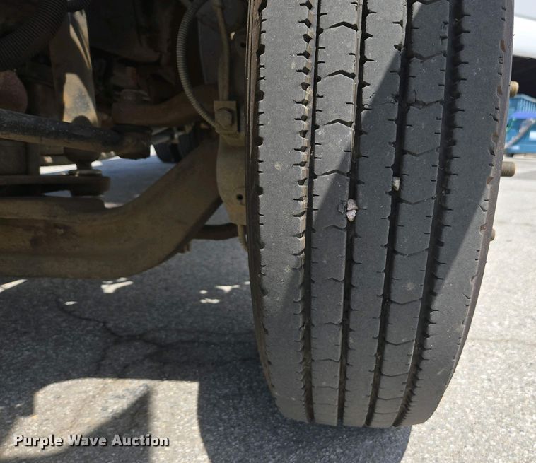 image for item EC0957 2003 GMC 5500 flatbed truck