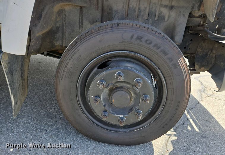 image for item EC0957 2003 GMC 5500 flatbed truck