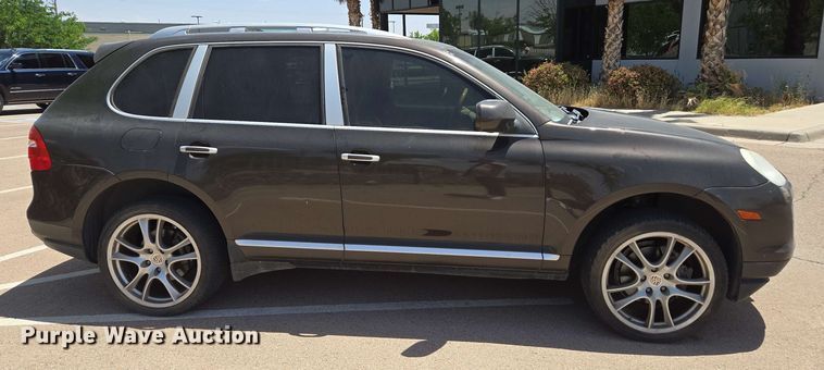 image for item EC1014 2010 Porsche Cayenne SUV