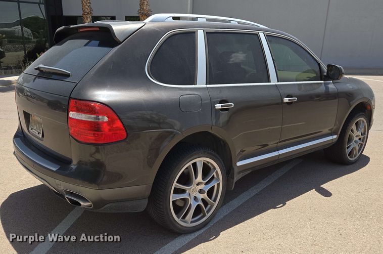 image for item EC1014 2010 Porsche Cayenne SUV