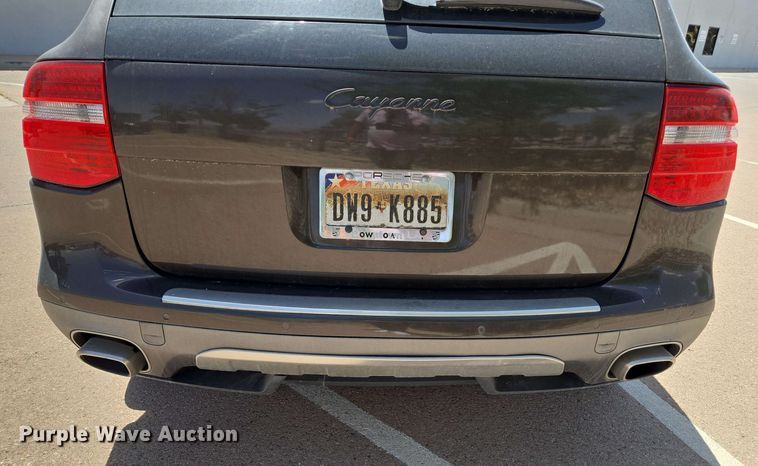 image for item EC1014 2010 Porsche Cayenne SUV