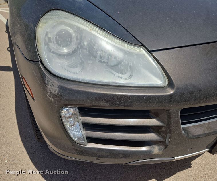 image for item EC1014 2010 Porsche Cayenne SUV