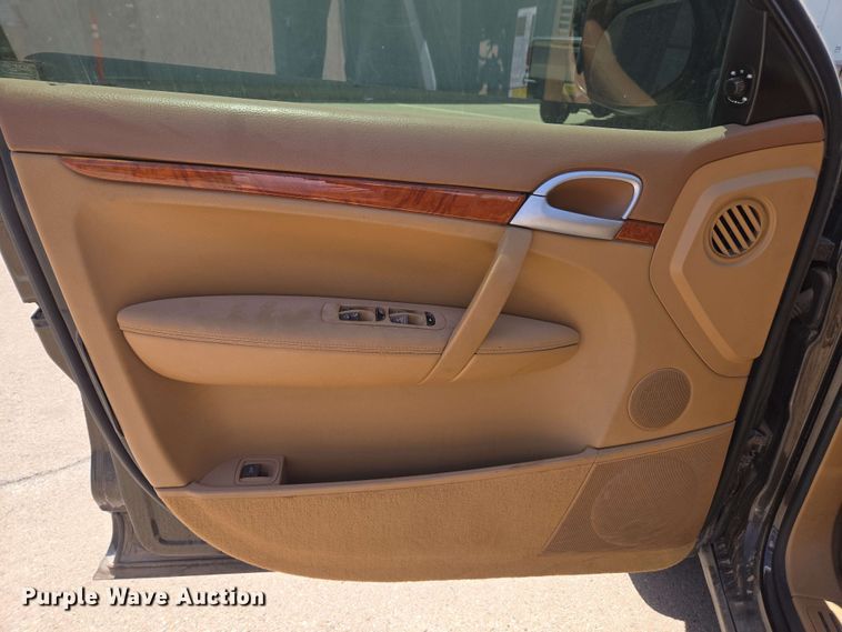 image for item EC1014 2010 Porsche Cayenne SUV