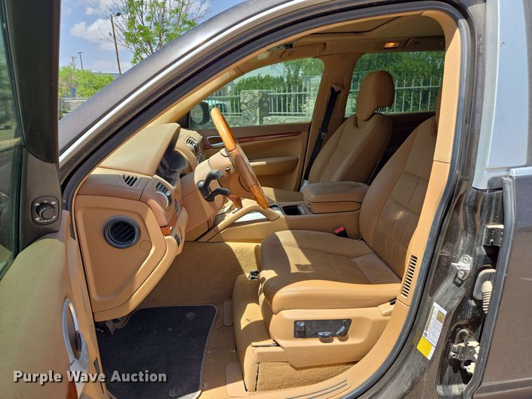 image for item EC1014 2010 Porsche Cayenne SUV