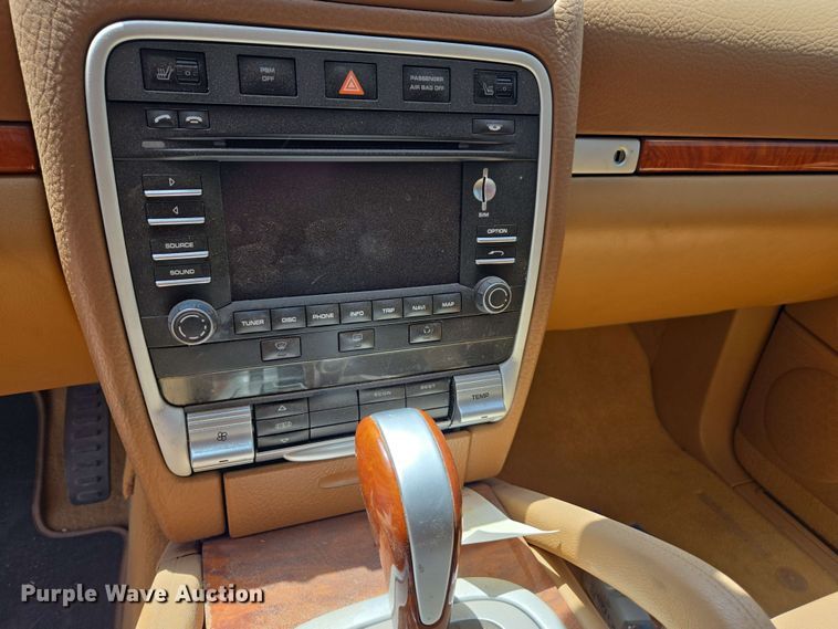 image for item EC1014 2010 Porsche Cayenne SUV