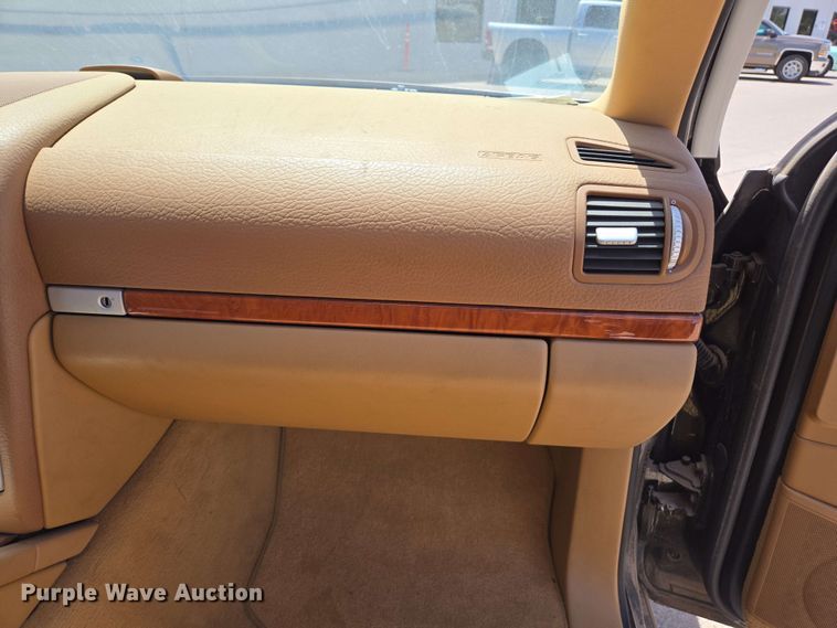 image for item EC1014 2010 Porsche Cayenne SUV