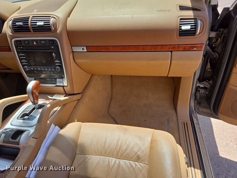 image for item EC1014 2010 Porsche Cayenne SUV