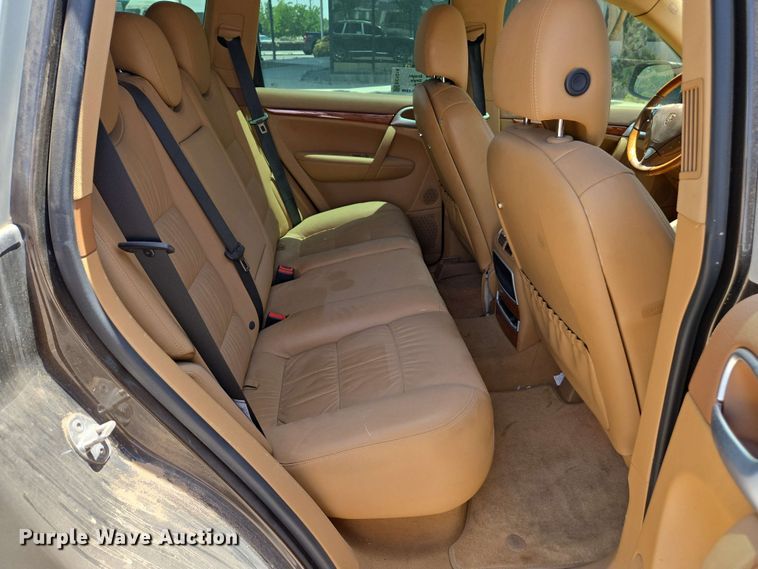 image for item EC1014 2010 Porsche Cayenne SUV