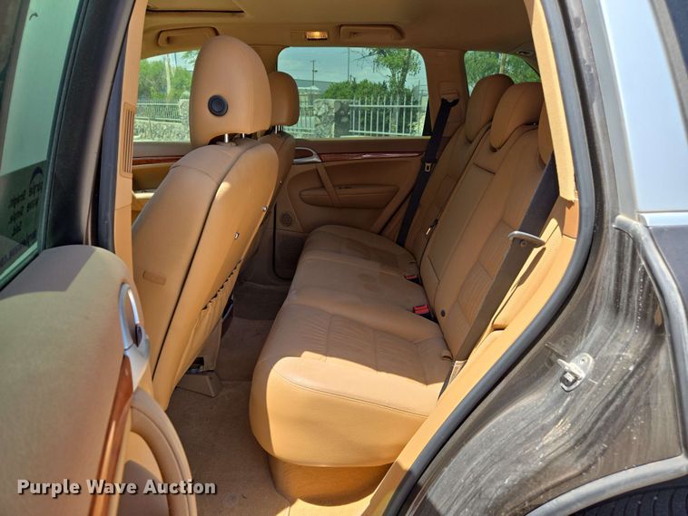 image for item EC1014 2010 Porsche Cayenne SUV