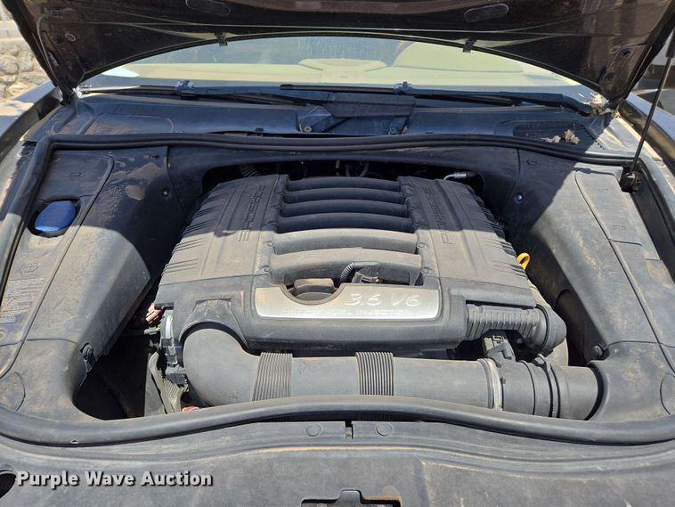 image for item EC1014 2010 Porsche Cayenne SUV