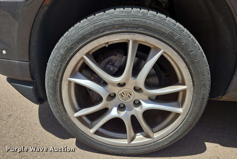 image for item EC1014 2010 Porsche Cayenne SUV