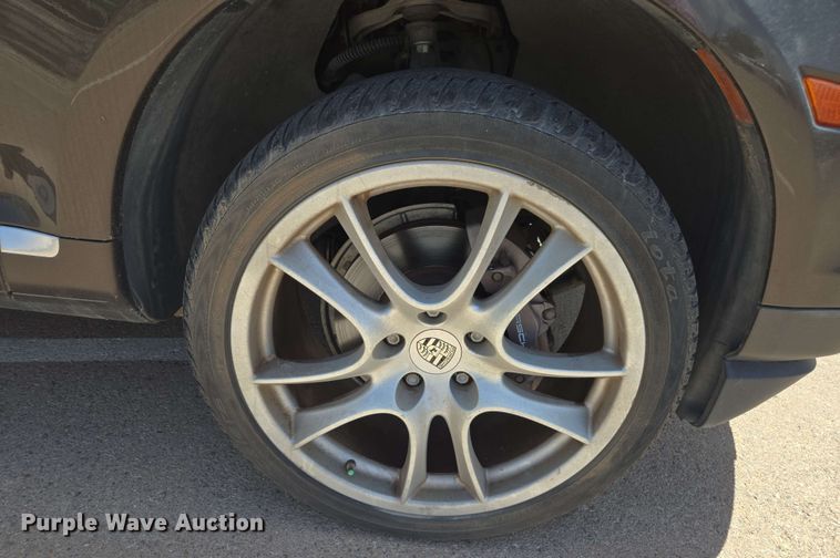 image for item EC1014 2010 Porsche Cayenne SUV