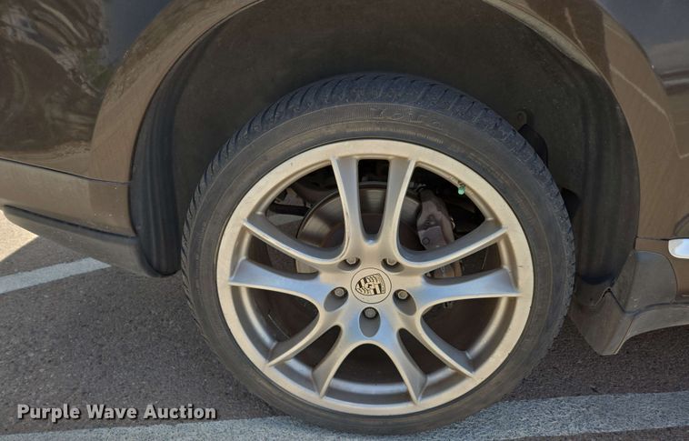 image for item EC1014 2010 Porsche Cayenne SUV