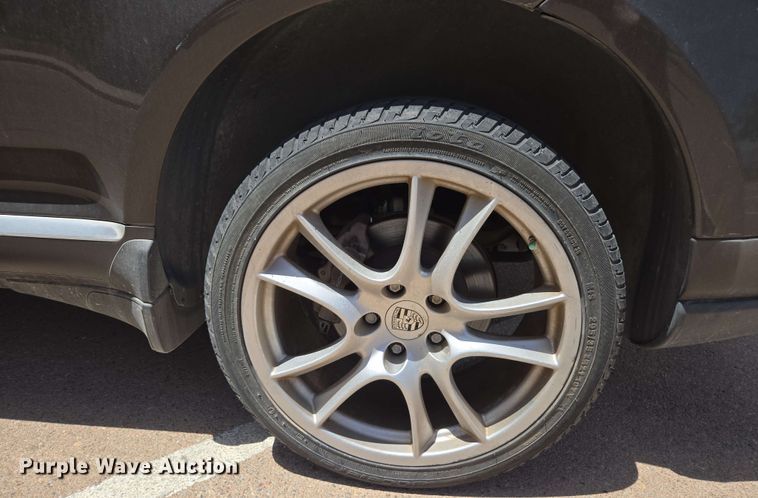 image for item EC1014 2010 Porsche Cayenne SUV
