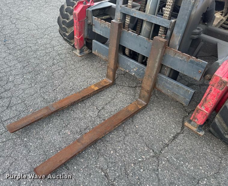 image for item EC3549 2011 Moffett M55 forklift