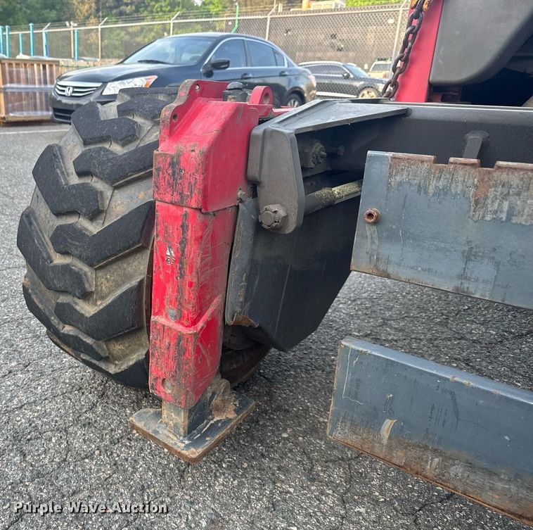 image for item EC3549 2011 Moffett M55 forklift