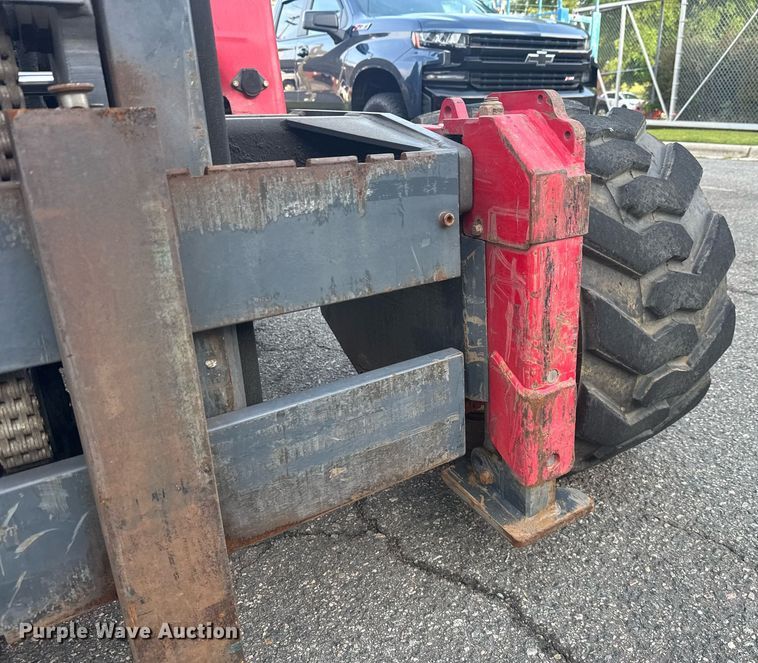 image for item EC3549 2011 Moffett M55 forklift