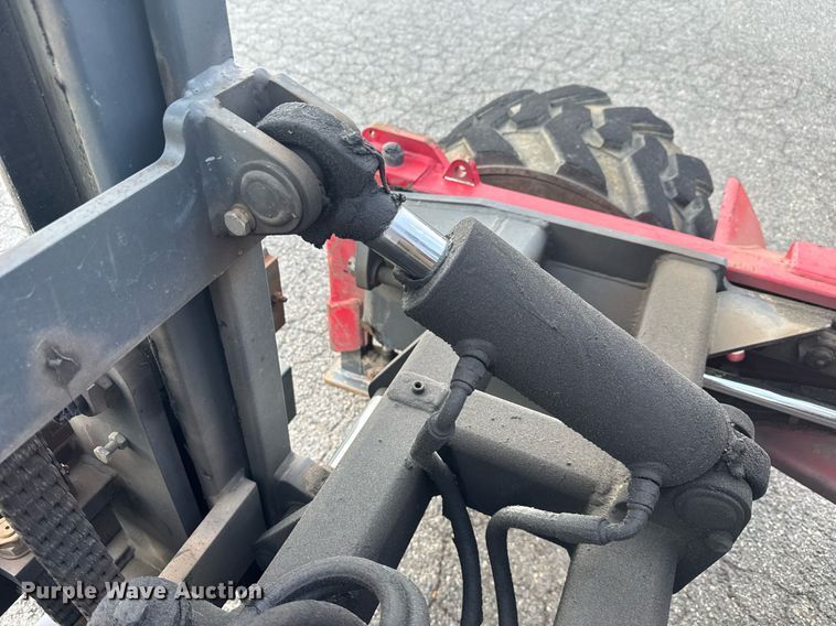 image for item EC3549 2011 Moffett M55 forklift