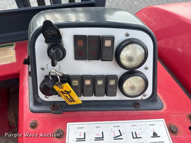 image for item EC3549 2011 Moffett M55 forklift