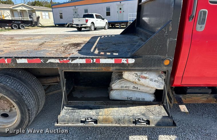 image for item ED5524 2006 GMC C5500 flatbed truck