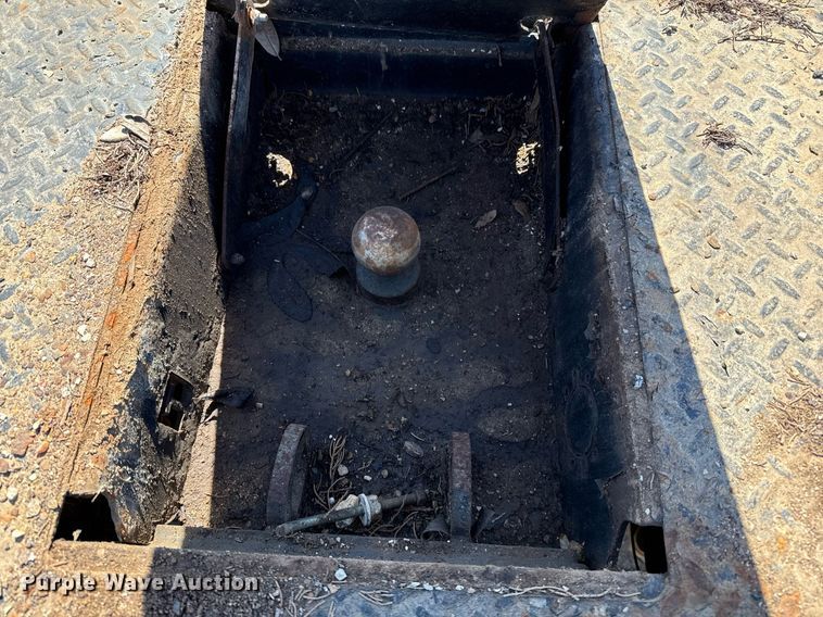 image for item ED5524 2006 GMC C5500 flatbed truck