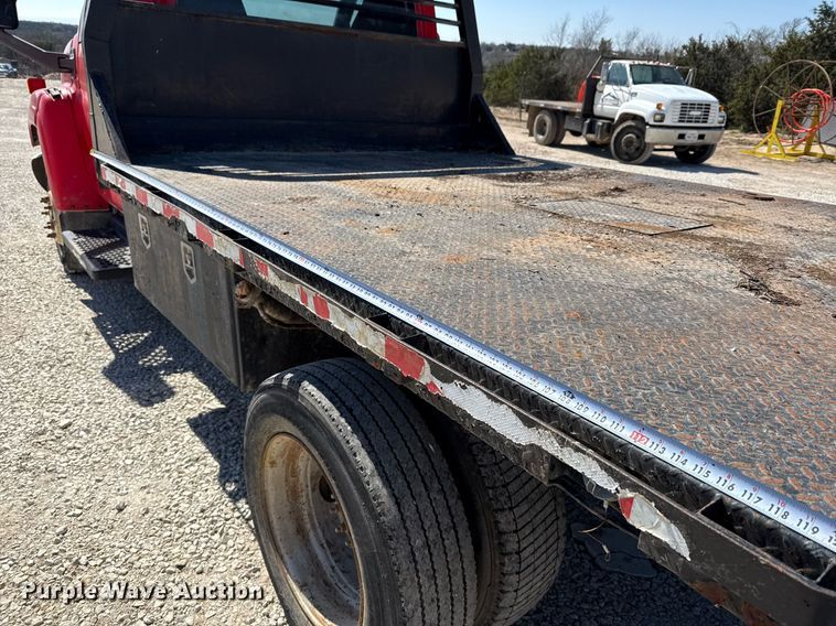 image for item ED5524 2006 GMC C5500 flatbed truck