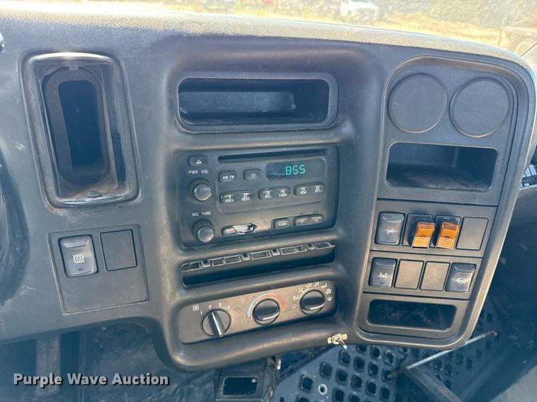 image for item ED5524 2006 GMC C5500 flatbed truck