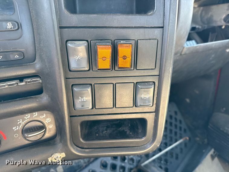 image for item ED5524 2006 GMC C5500 flatbed truck