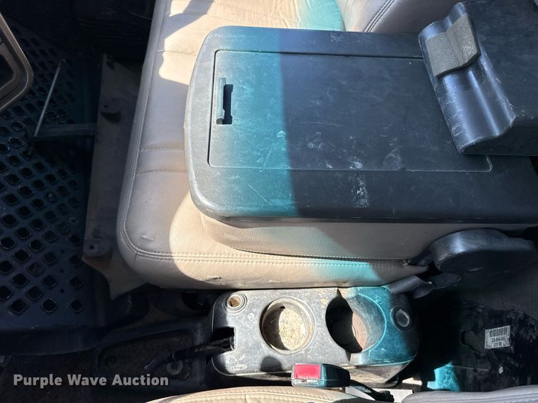 image for item ED5524 2006 GMC C5500 flatbed truck