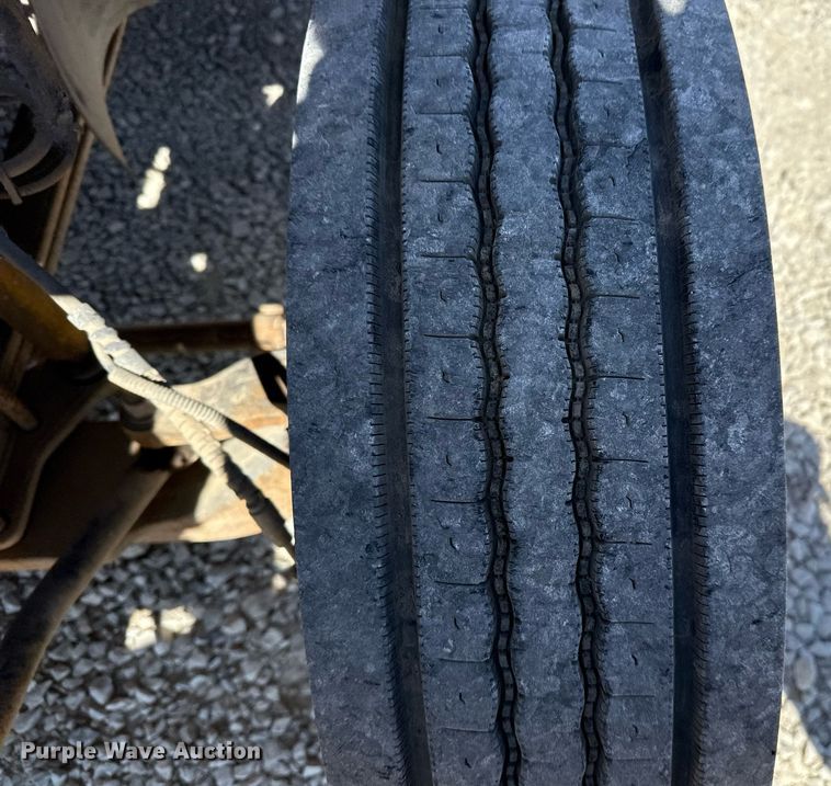 image for item ED5524 2006 GMC C5500 flatbed truck