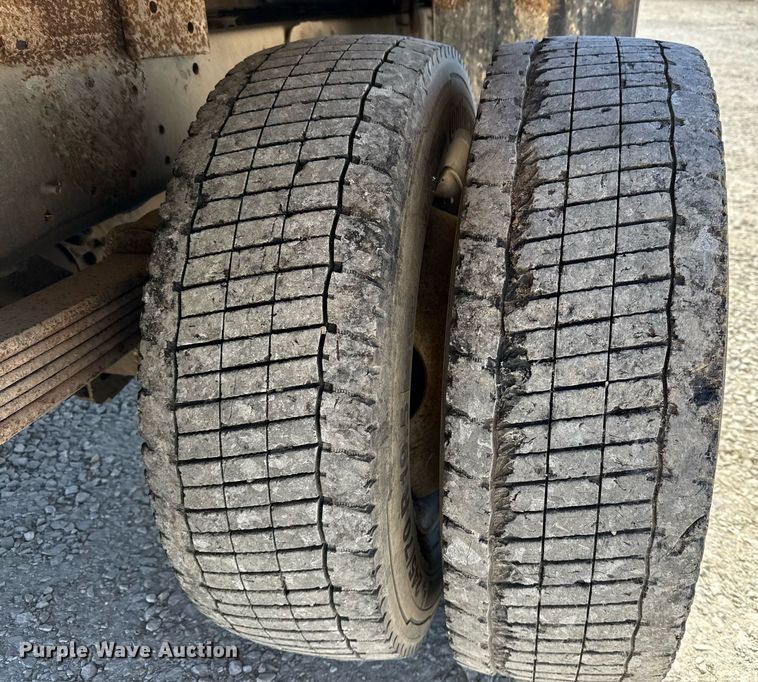 image for item ED5524 2006 GMC C5500 flatbed truck