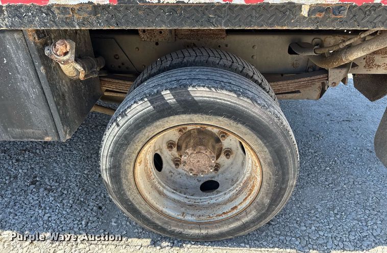 image for item ED5524 2006 GMC C5500 flatbed truck