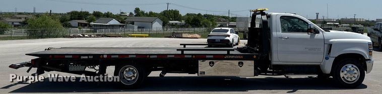 image for item ED5579 2023 Chevrolet  Silverado 6500HD rollback truck