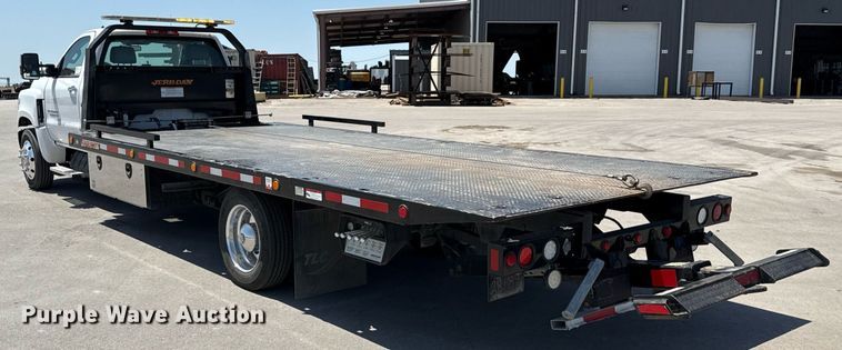 image for item ED5579 2023 Chevrolet  Silverado 6500HD rollback truck