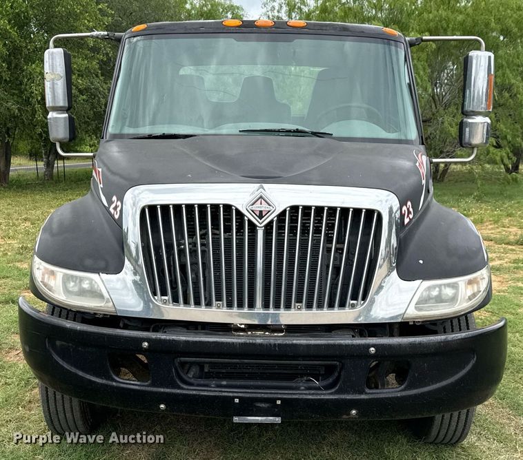 image for item ED5587 2006 International 4300 truck cab and chassis