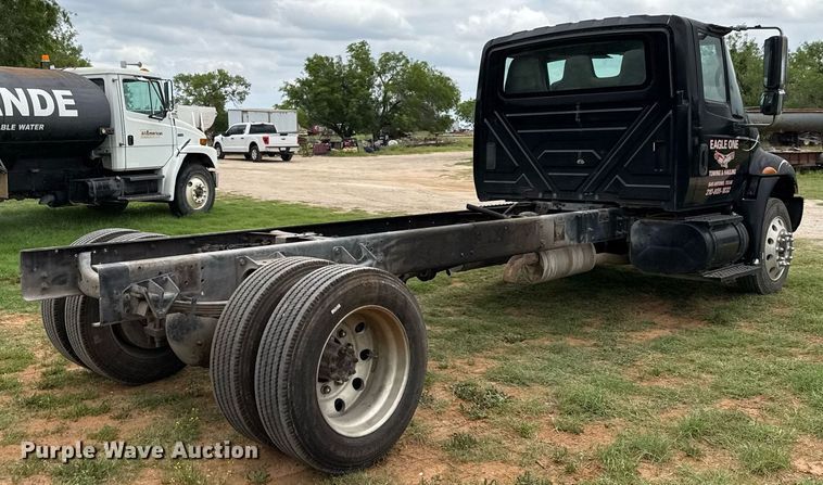 image for item ED5587 2006 International 4300 truck cab and chassis