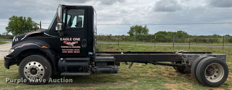 image for item ED5587 2006 International 4300 truck cab and chassis